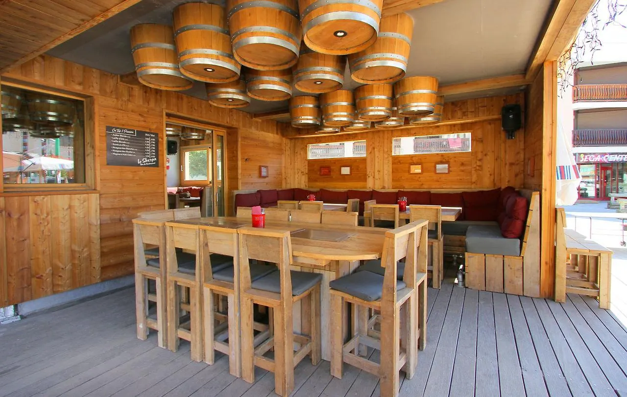 Hotel Le Sherpa Les Deux Alpes 2*,